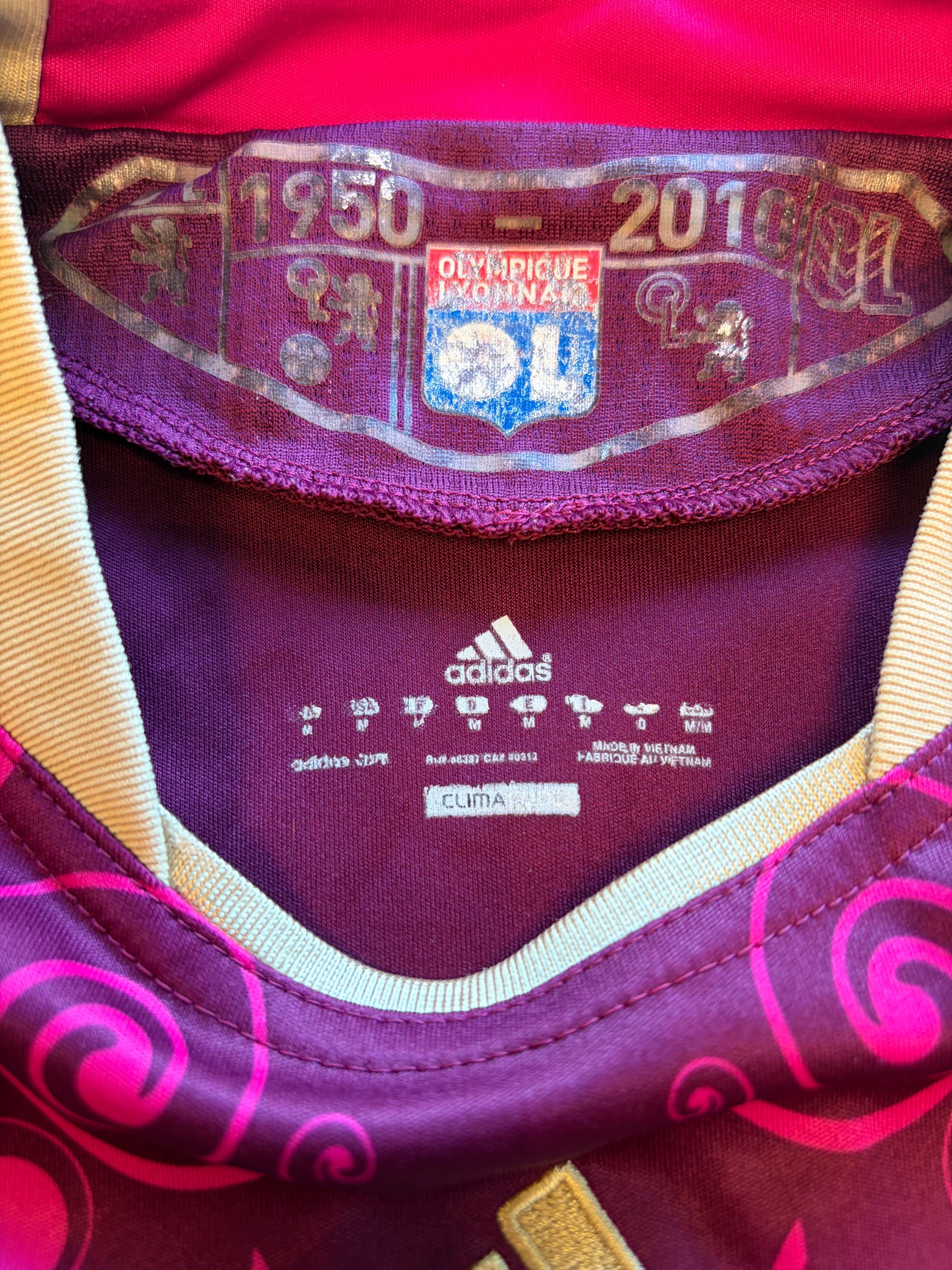 Lyon 2010/11 — Maillot Extérieur | M.Bastos #11
